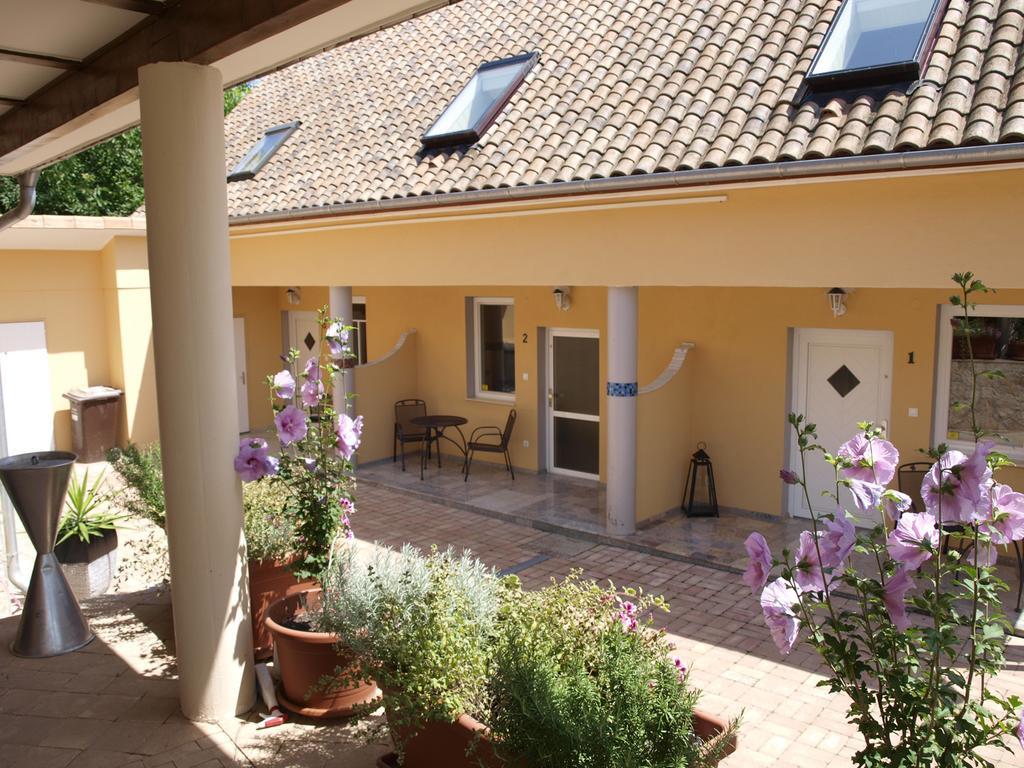 Alt Baden Apartement Dunaszekcso Exteriér fotografie