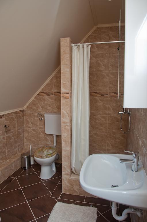 Alt Baden Apartement Dunaszekcso Pokoj fotografie